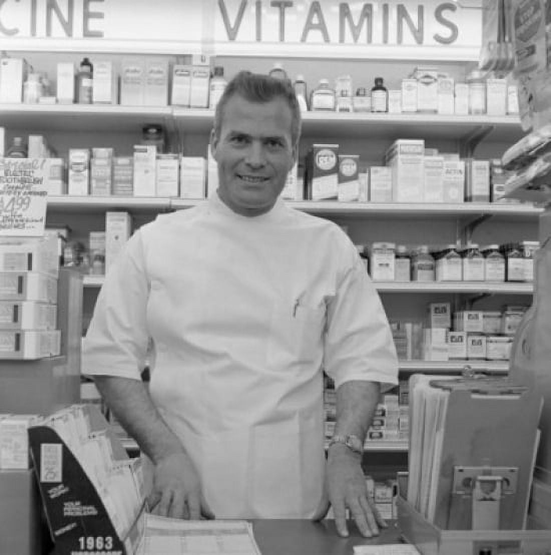 Portrait of pharmacist in drug store Canvas Art - (18 x 24)