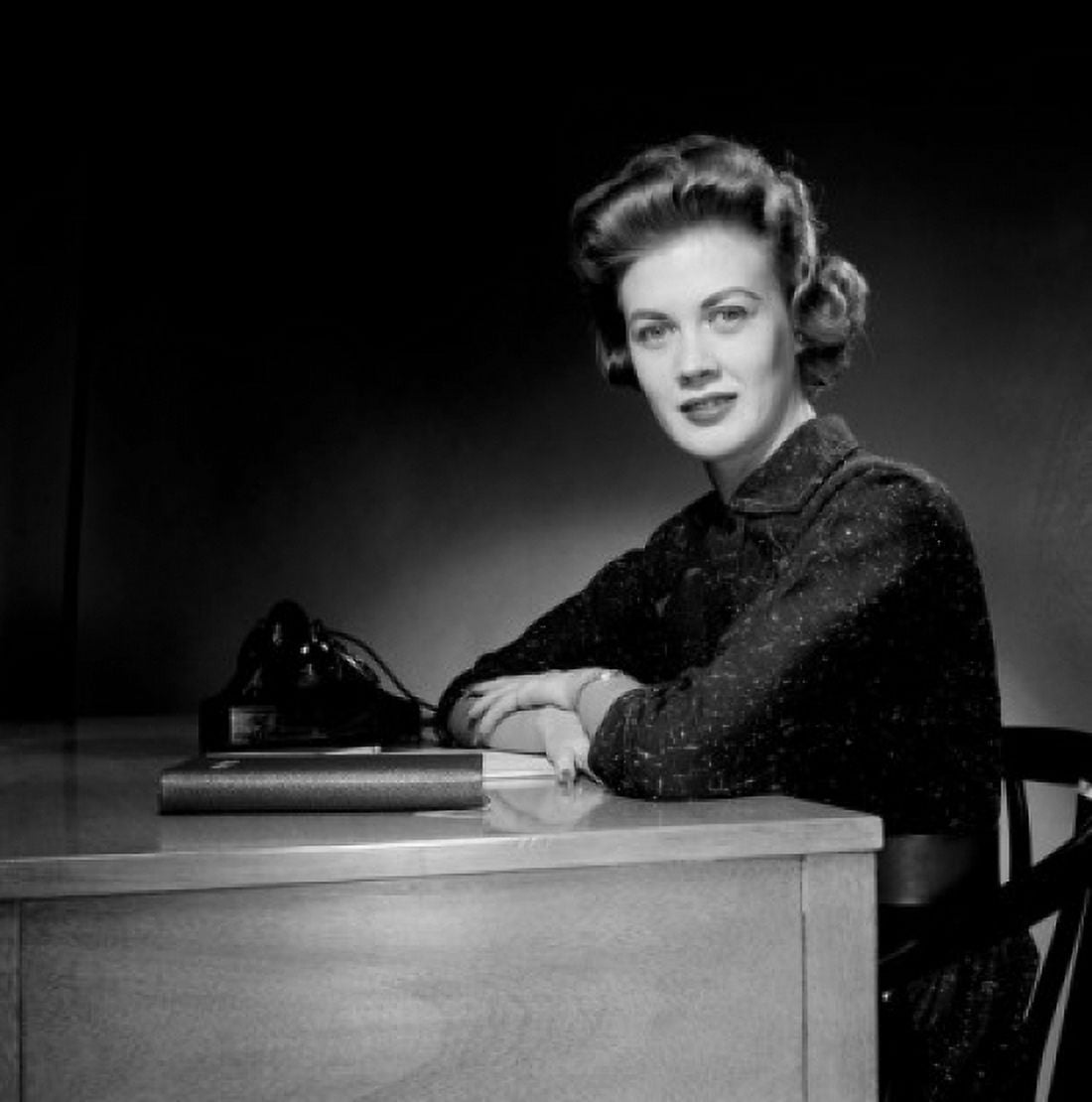 Portrait of secretary sitting in office Canvas Art - (18 x 24)
