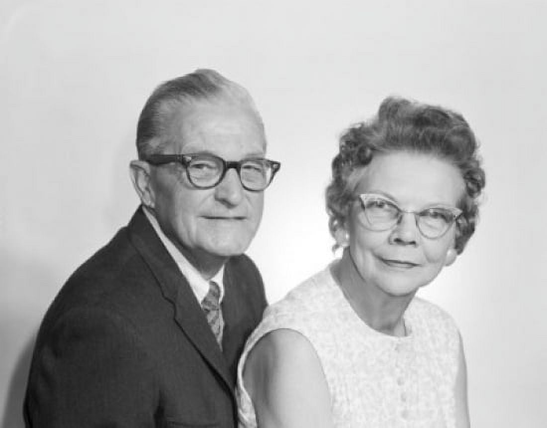 Portrait of senior couple Canvas Art - (18 x 24)