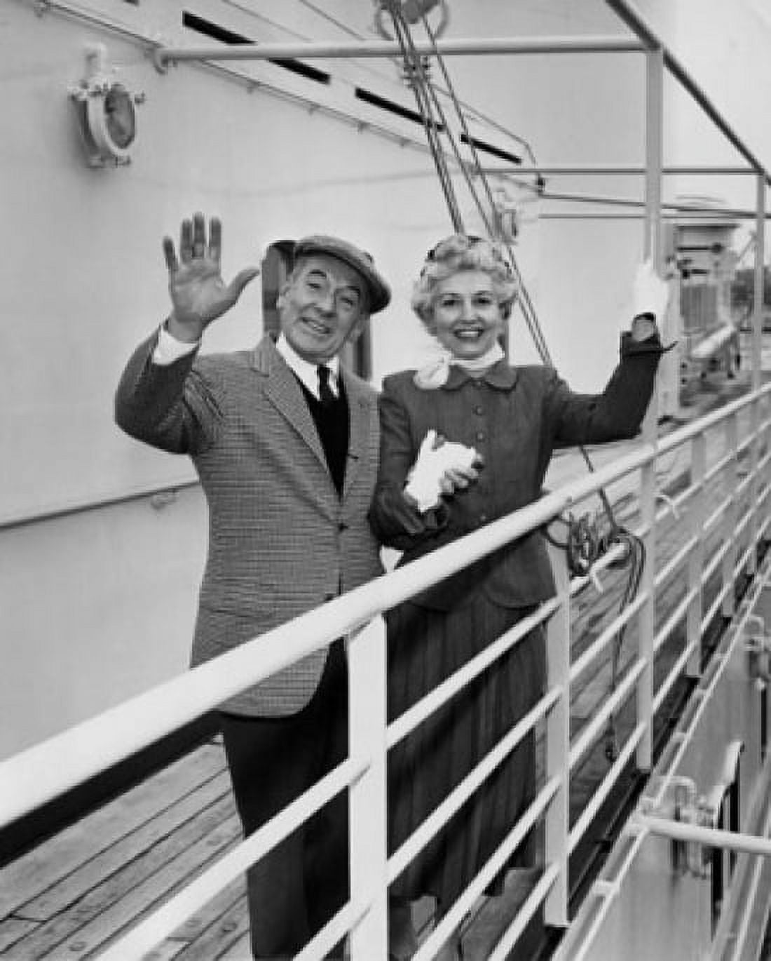 Portrait of senior couple waving Canvas Art - (18 x 24)