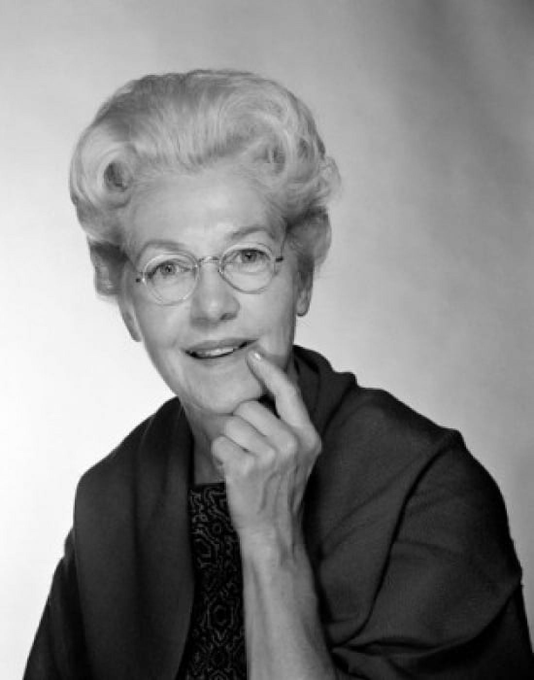 Portrait of senior woman in glasses Canvas Art - (18 x 24)