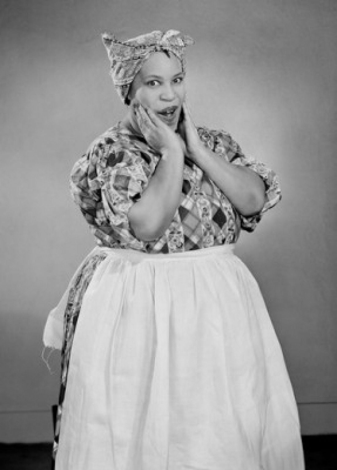 Portrait of surprised housewife Canvas Art - (18 x 24)