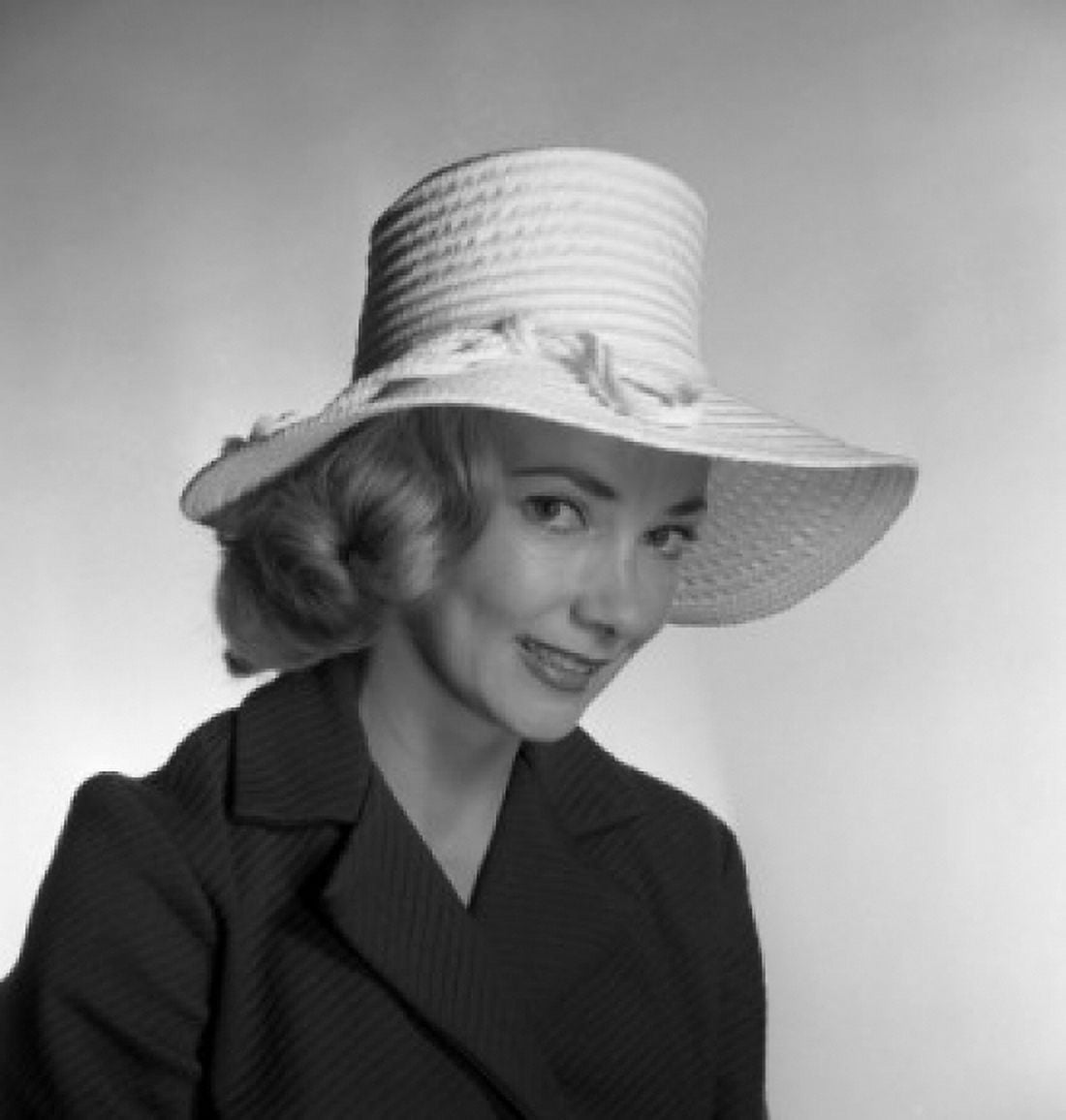 Portrait of woman in hat Canvas Art - (24 x 36)