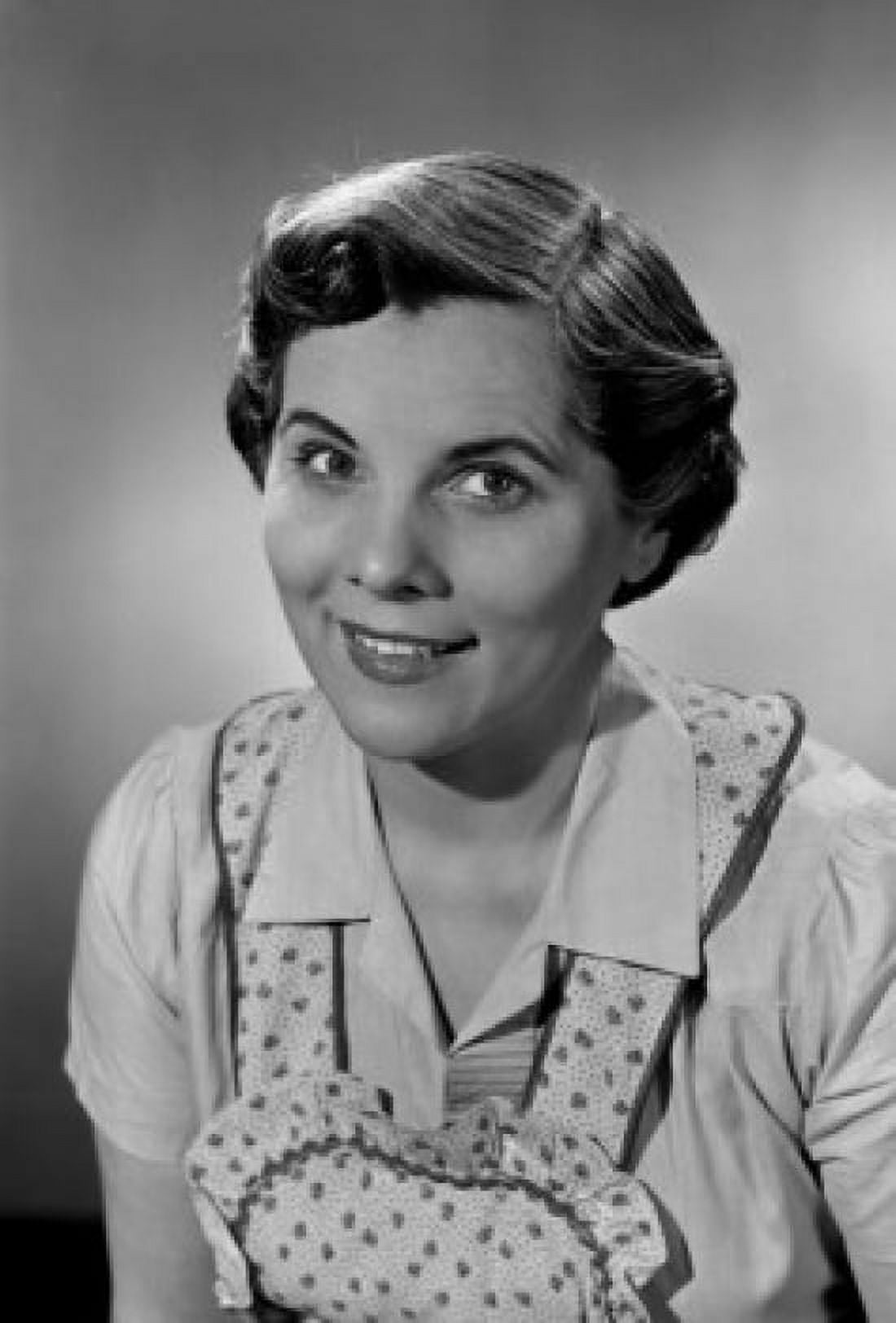 Portrait of woman wearing apron studio shot Canvas Art - (18 x 24)
