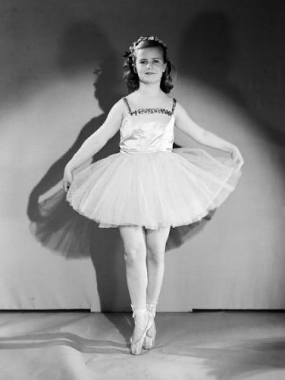 Portrait of young ballet dancer Canvas Art - (18 x 24)