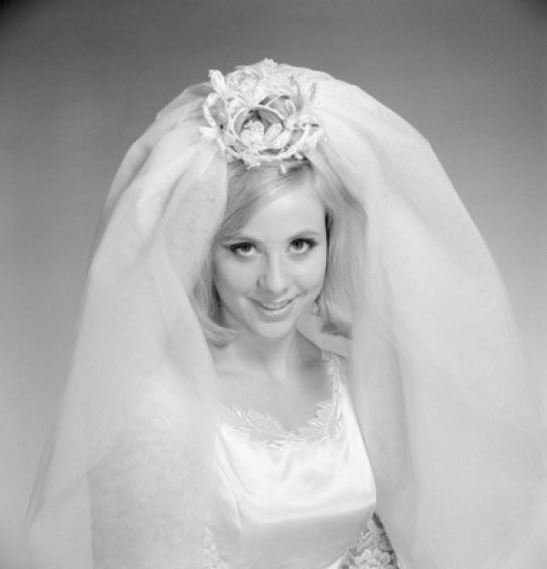 Portrait of young bride Canvas Art - (18 x 24)
