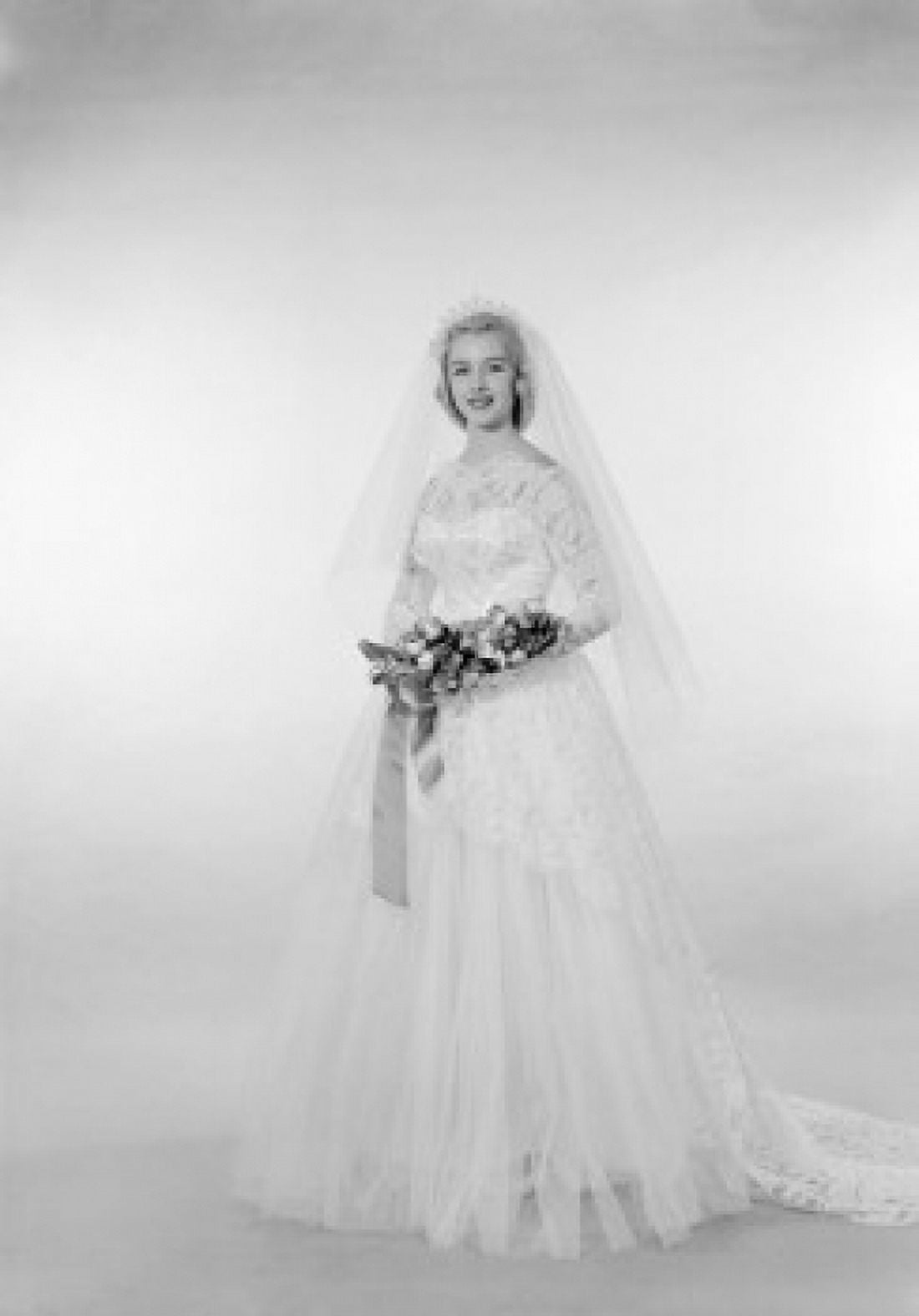 Portrait of young bride Canvas Art - (18 x 24)