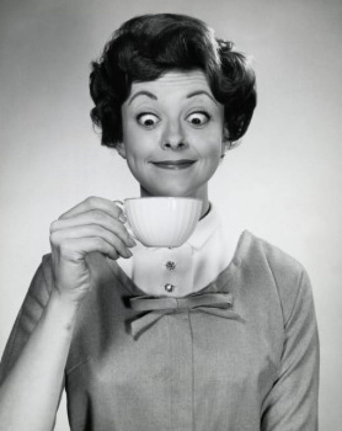 Portrait of young woman holding tea cup Canvas Art - (18 x 24)