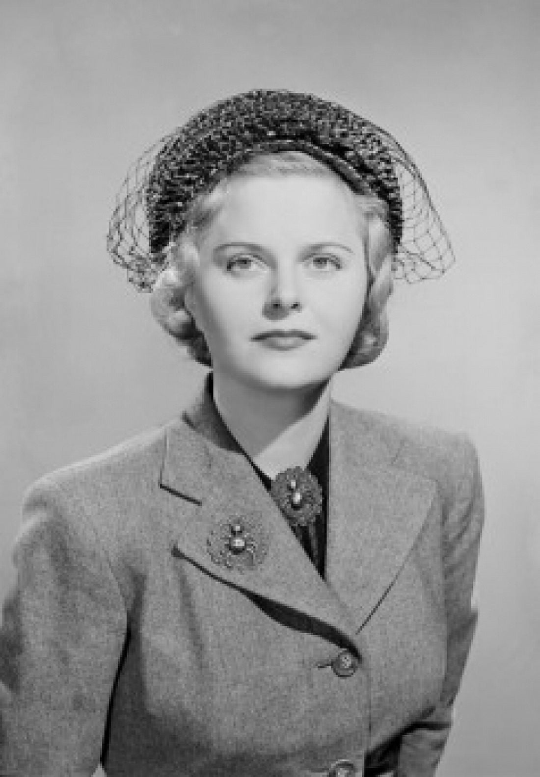 Portrait of young woman wearing hat Canvas Art - (18 x 24)