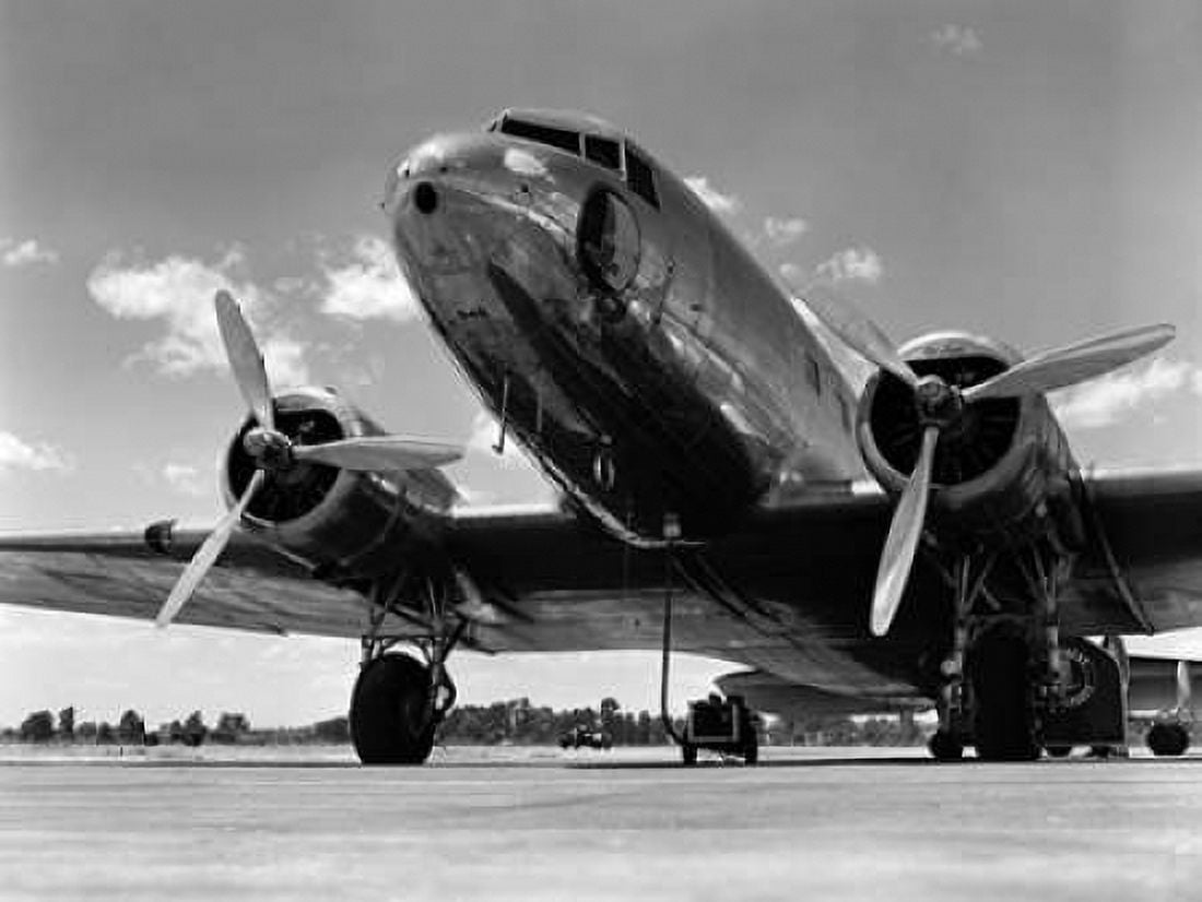Posterazzi 1940s Passenger Airplane Canvas Art - H Armstrong Roberts (22 x 28)