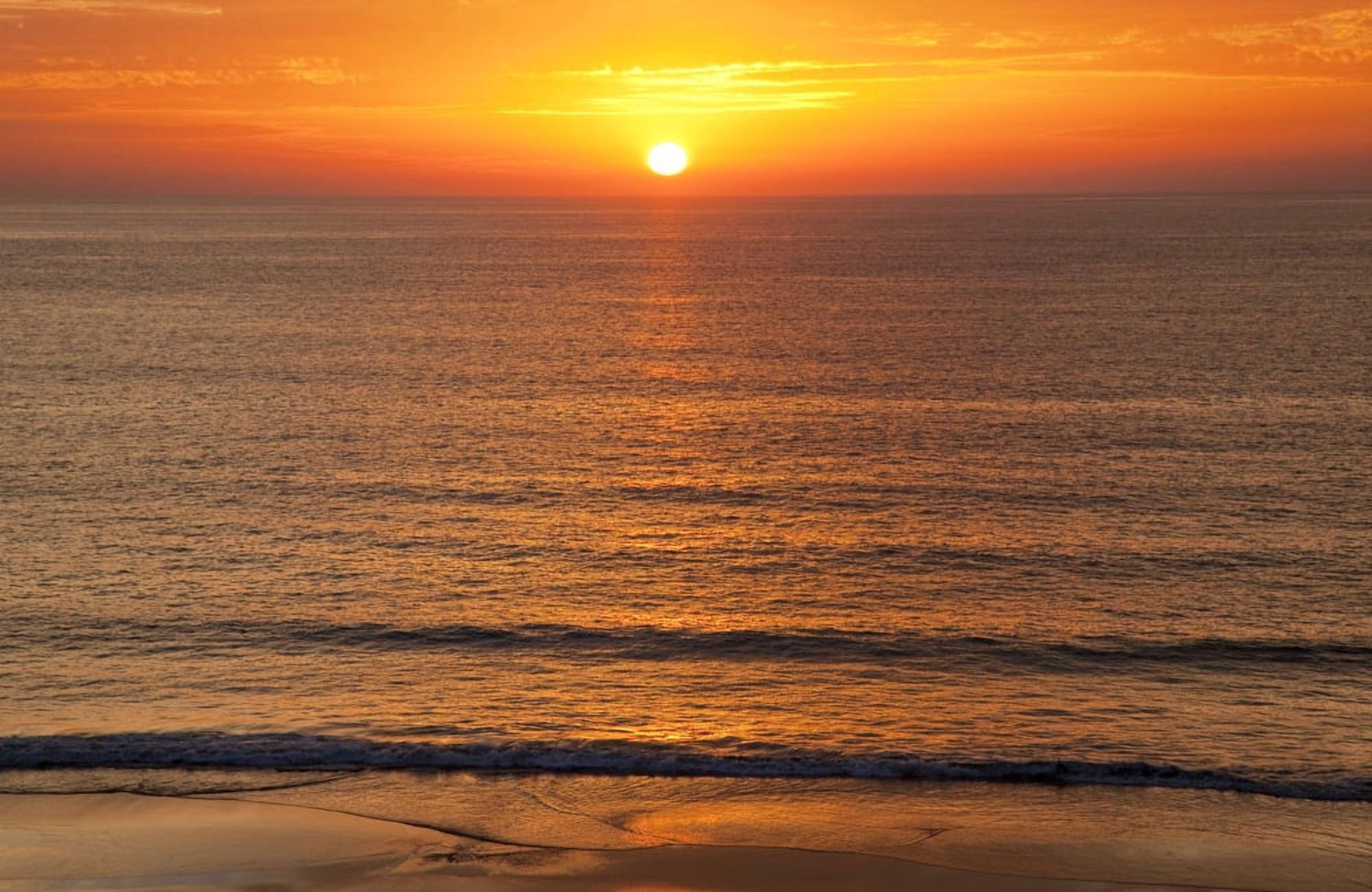 Posterazzi A golden sun sinking into the horizon over the ocean Andalusia Spain Canvas Art - Peter Zoeller Design Pics (38 x 24)