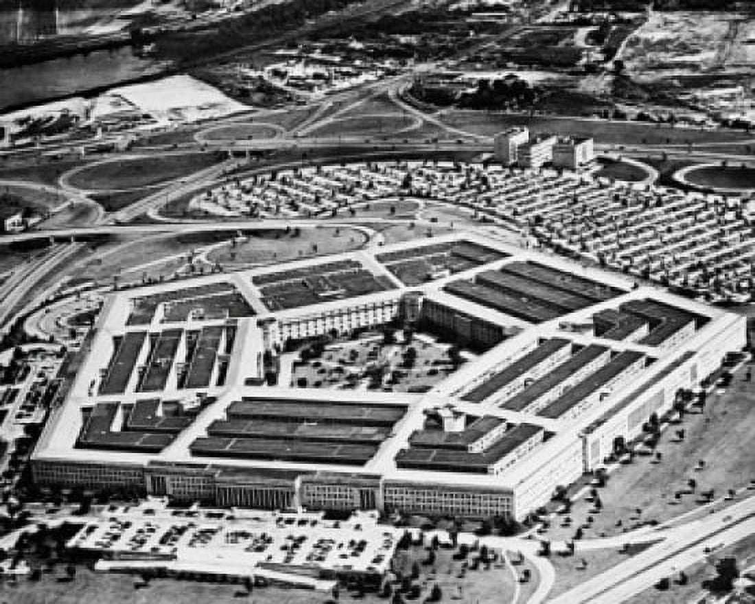 Posterazzi Aerial view of a military building The Pentagon Arlington Virginia USA Canvas Art - (24 x 36)