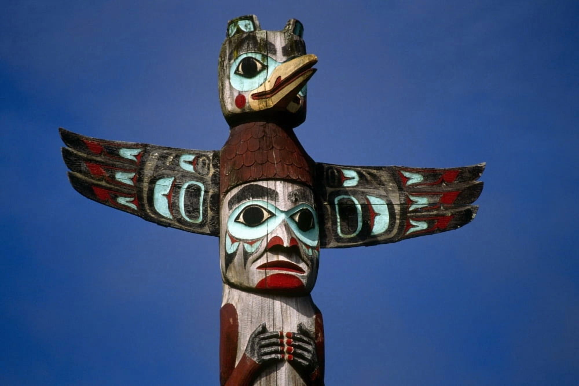 Posterazzi Alaska Native Totem Pole Saxman Southeast Alaska Canvas Art - John Warden Design Pics (34 x 22)
