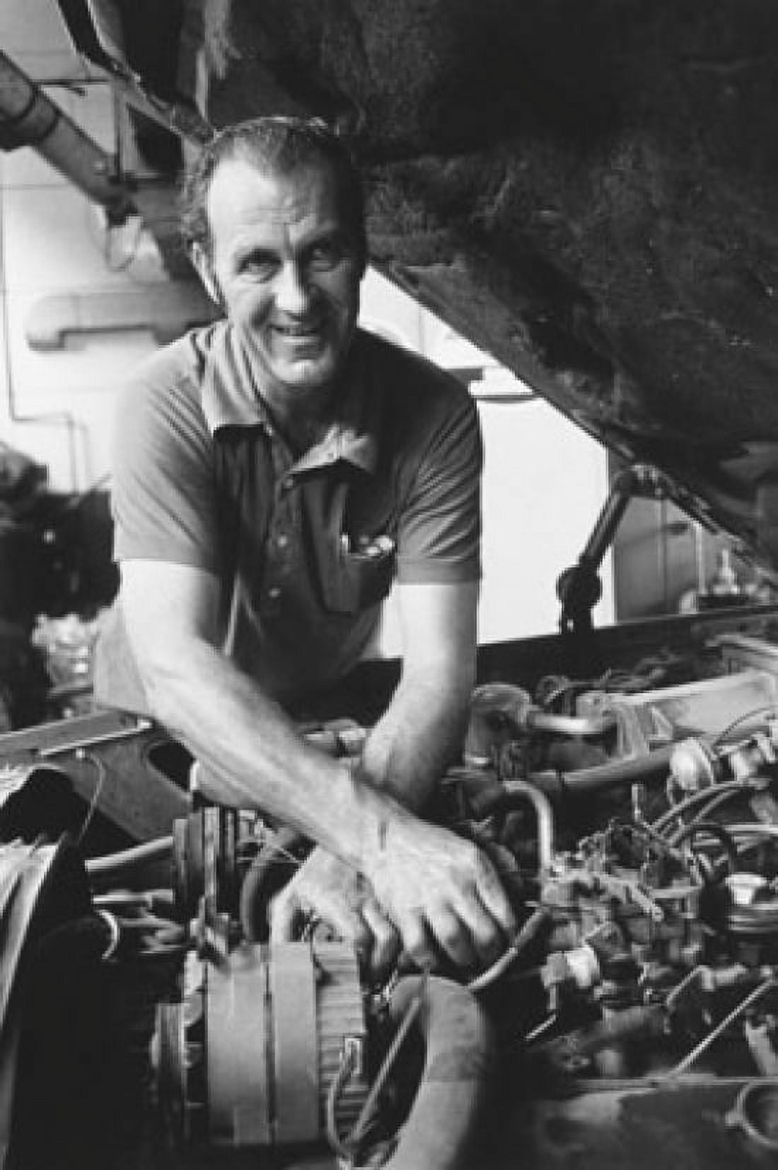 Posterazzi Auto mechanic repairing a car Canvas Art - (24 x 36)