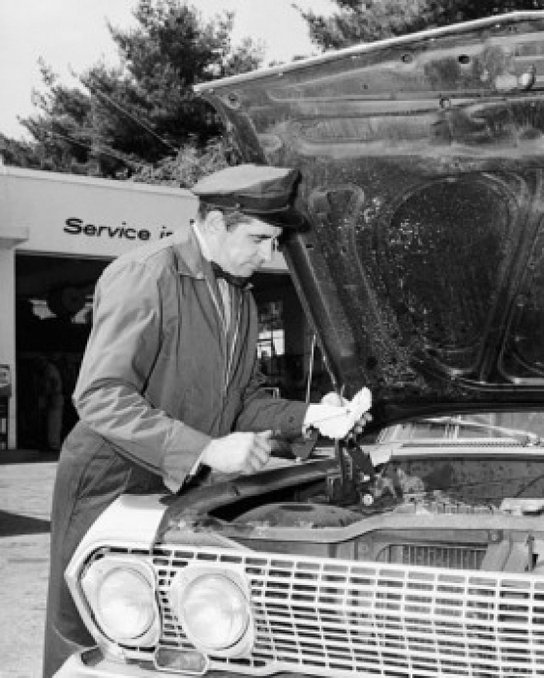 Posterazzi Auto mechanic repairing a car at a service station Canvas Art -  (24 x 36)