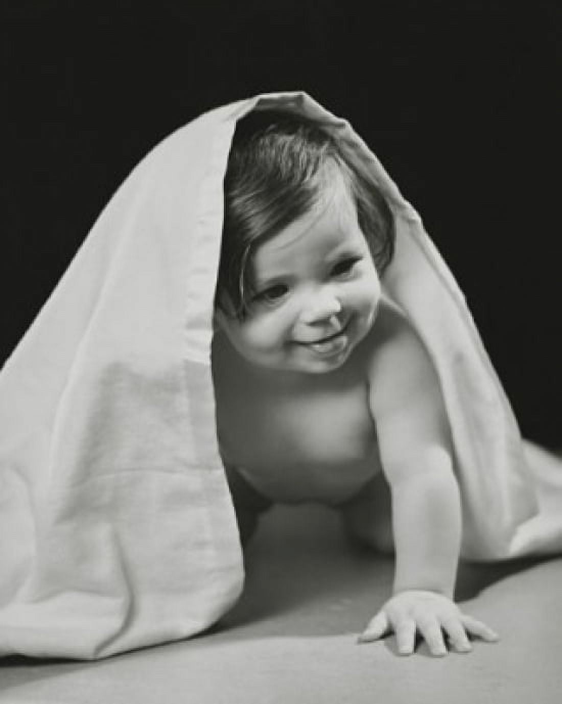 Posterazzi Baby smiling and crawling Canvas Art - (24 x 36)