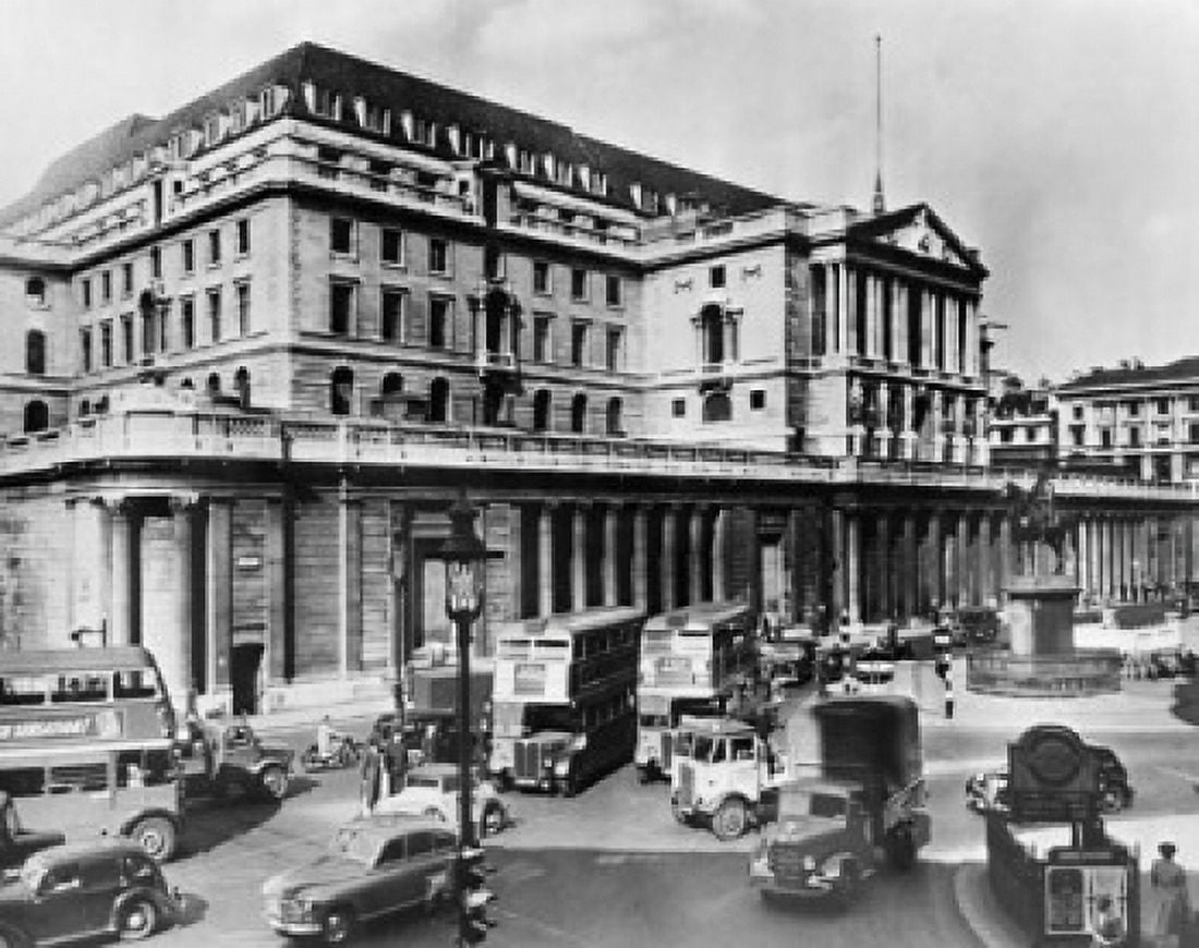 Posterazzi Bank of England London England Canvas Art - (24 x 36)