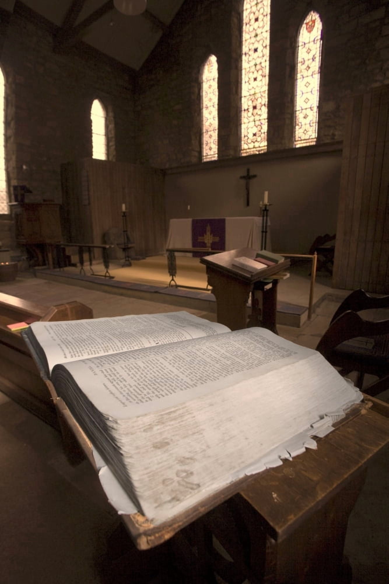 Posterazzi Bible In Church Canvas Art - John Short Design Pics (24 x 36)
