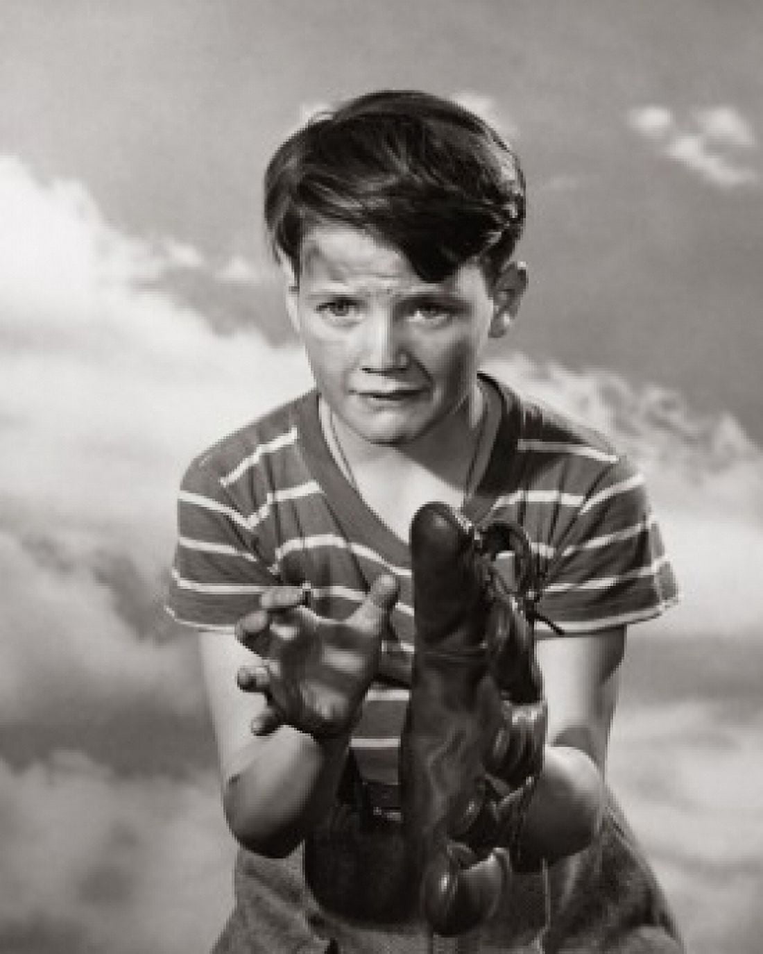 Posterazzi Boy trying to catch with a baseball glove Canvas Art -  (24 x 36)