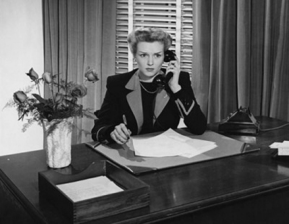 Posterazzi Businesswoman talking on the telephone in an office Canvas Art - (24 x 36)