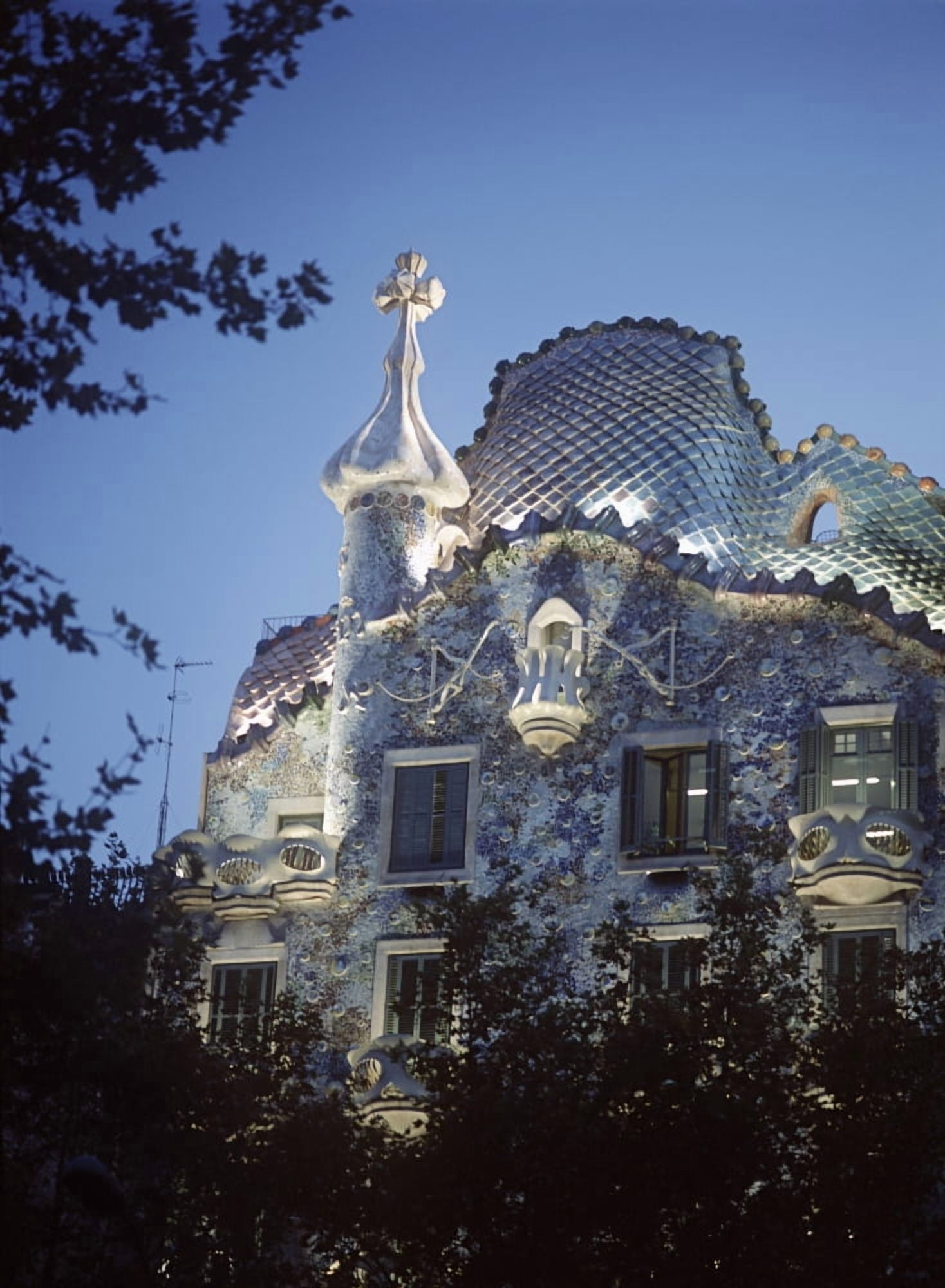 Posterazzi Casa Batllo At Dusk Canvas Art - Ian Cumming Design Pics (26 x 36)