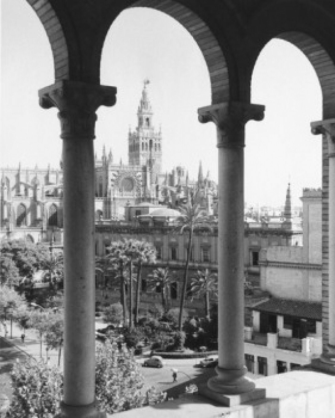 Posterazzi Cathedral and La Giralda Seville Spain Canvas Art - (24 x 36)