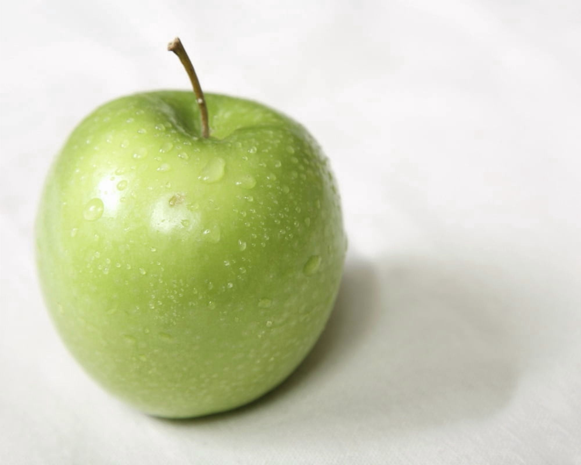 Posterazzi Close-Up Of Green Apple Canvas Art - Natasha Paterson Design Pics (34 x 26)