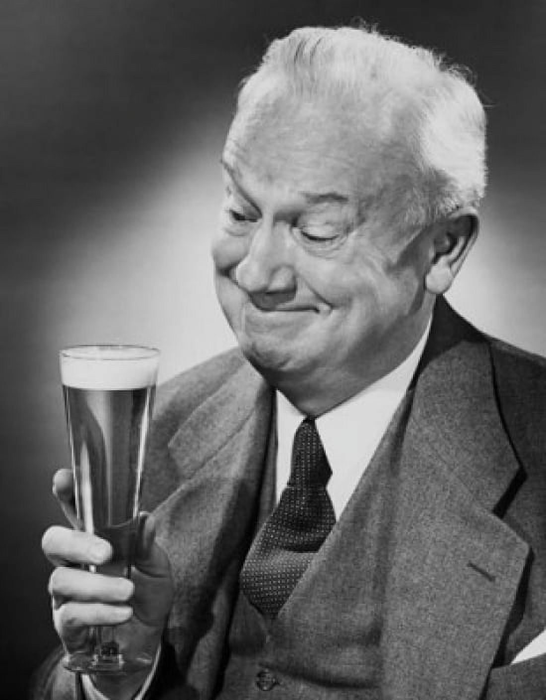 Posterazzi Close-up of a senior man holding a glass of beer Canvas Art -  (24 x 36)