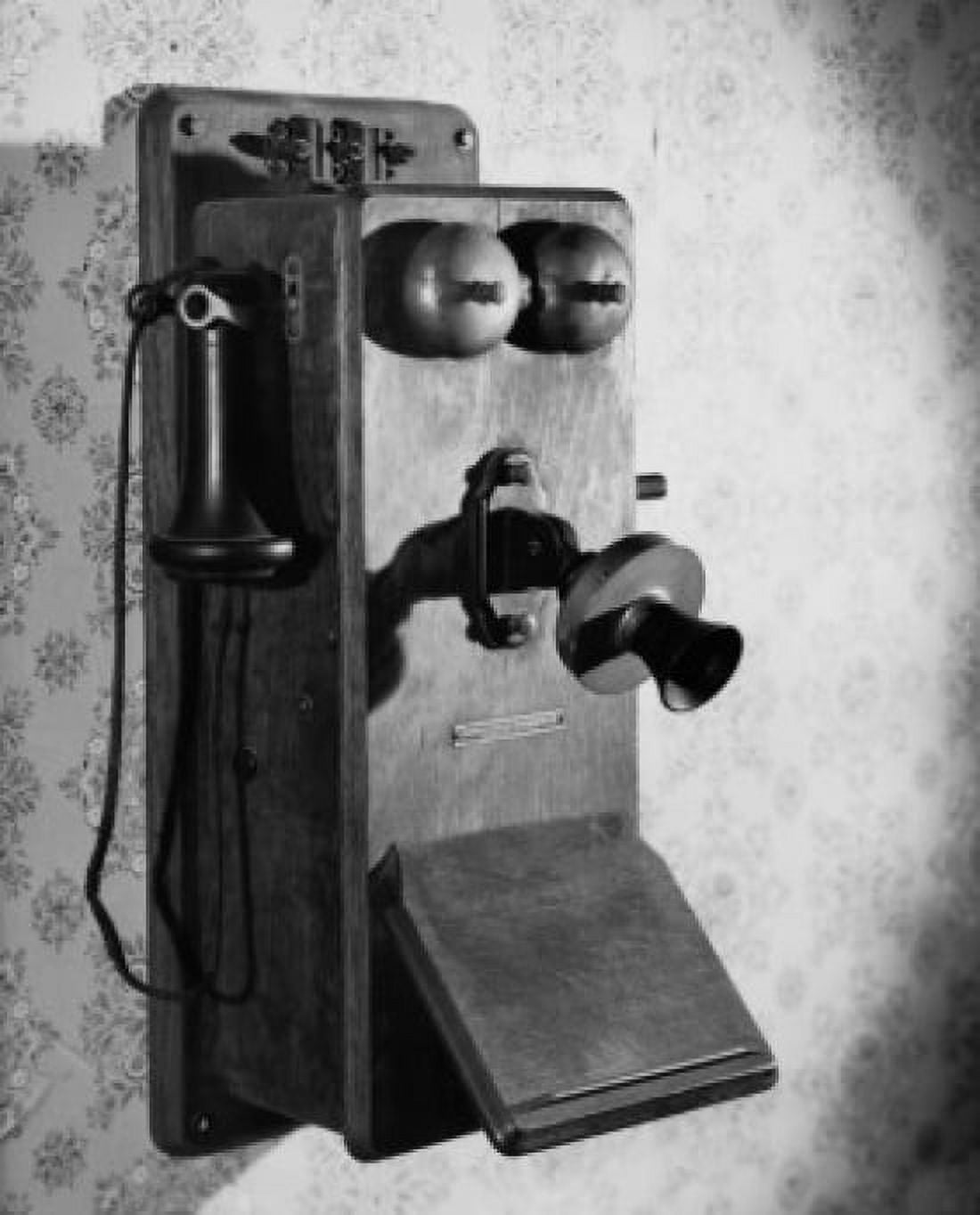 Posterazzi Close-up of a telephone Canvas Art -  (24 x 36)