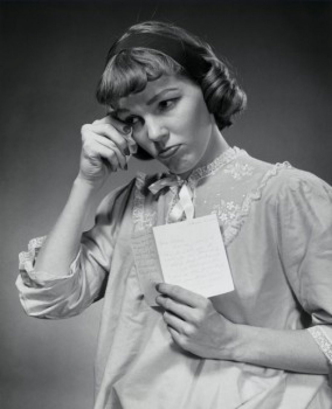 Posterazzi Close-up of a young woman holding a postcard Canvas Art - (24 x 36)