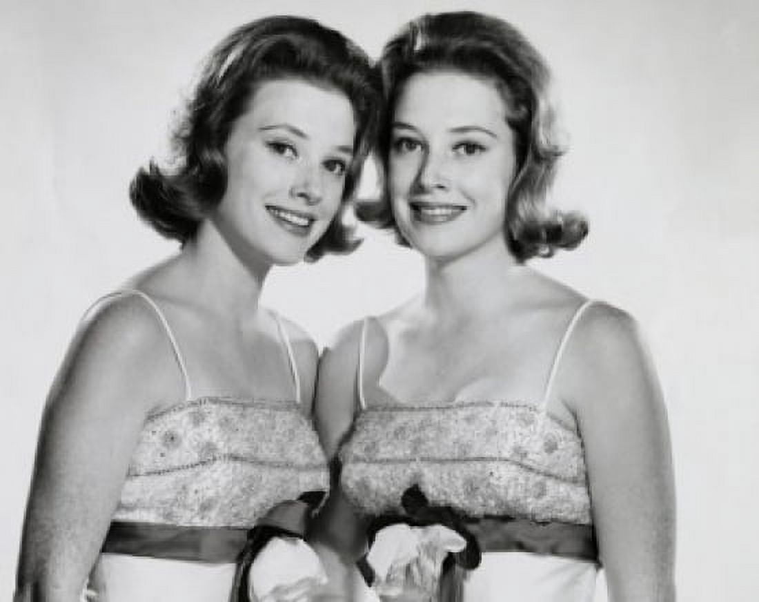 Posterazzi Close-up of twin teenage girls smiling Canvas Art -  (24 x 36)