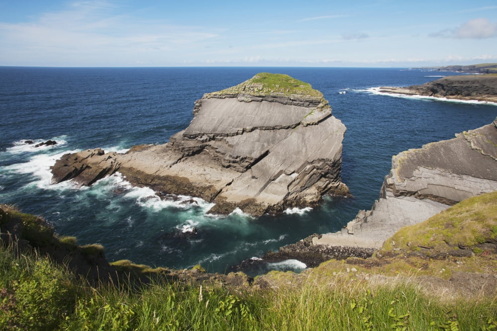 Posterazzi Coast near Kilkee County Clare Ireland Canvas Art - Carl Bruemmer Design Pics (38 x 24)