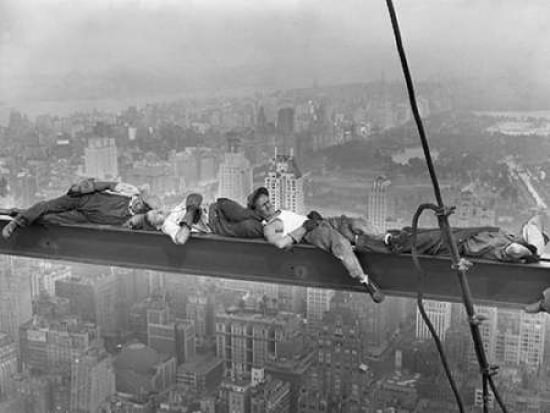 Posterazzi Construction Workers Resting on Steel Beam Above Manhattan 1932 Canvas Art - Anonymous (22 x 28)