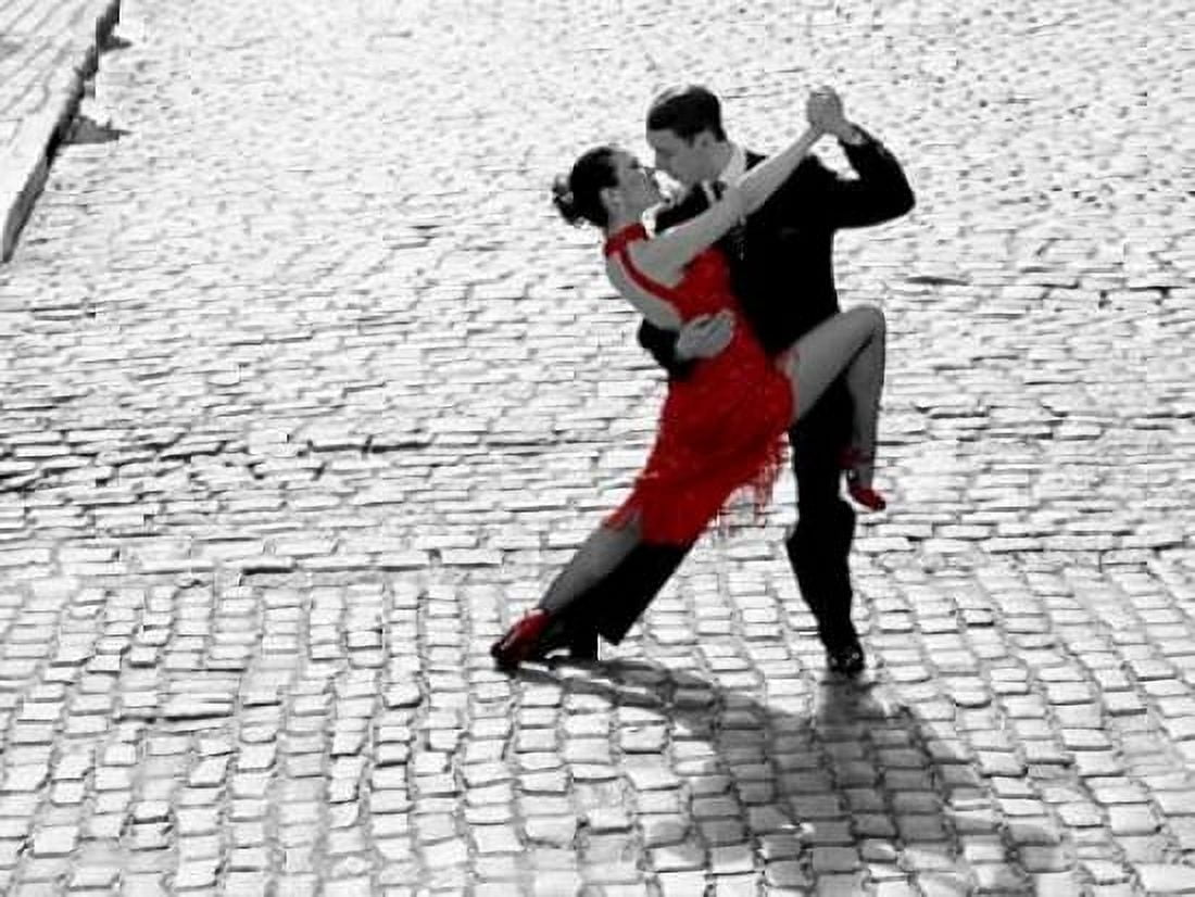 Posterazzi Couple dancing Tango on cobblestone road Canvas Art - Anonymous (22 x 28)