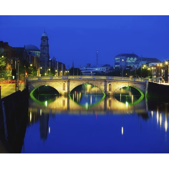 Posterazzi DPI1809319 Queens Street Bridge River Liffey Dublin Ireland - Bridge Over River At Night Poster Print by The Irish Image Collection, 16 x 13