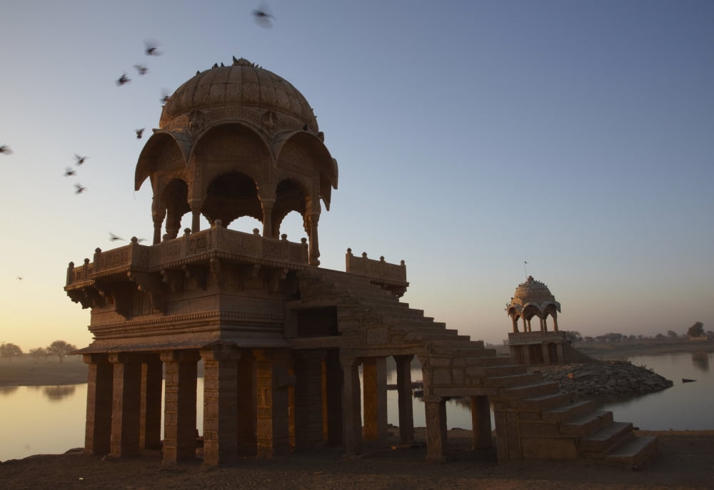 Posterazzi Dawn at Gadisar Lake Jaisalmer Rajasthan India Canvas Art - Andy Kerry Design Pics (36 x 24)