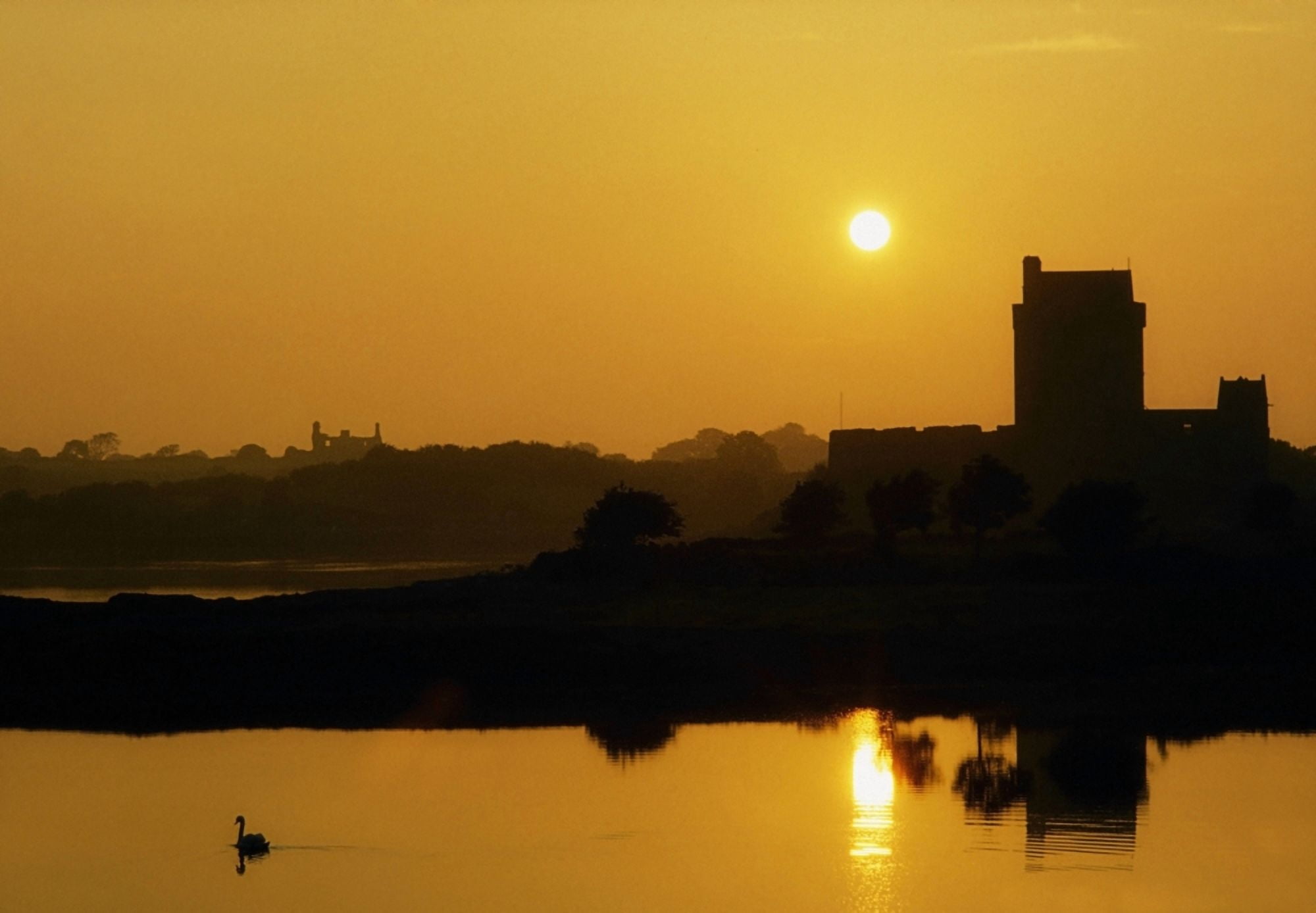 Posterazzi Dunguaire Castle Kinvara County Galway Ireland Canvas Art - The Irish Image Collection Design Pics (36 x 24)