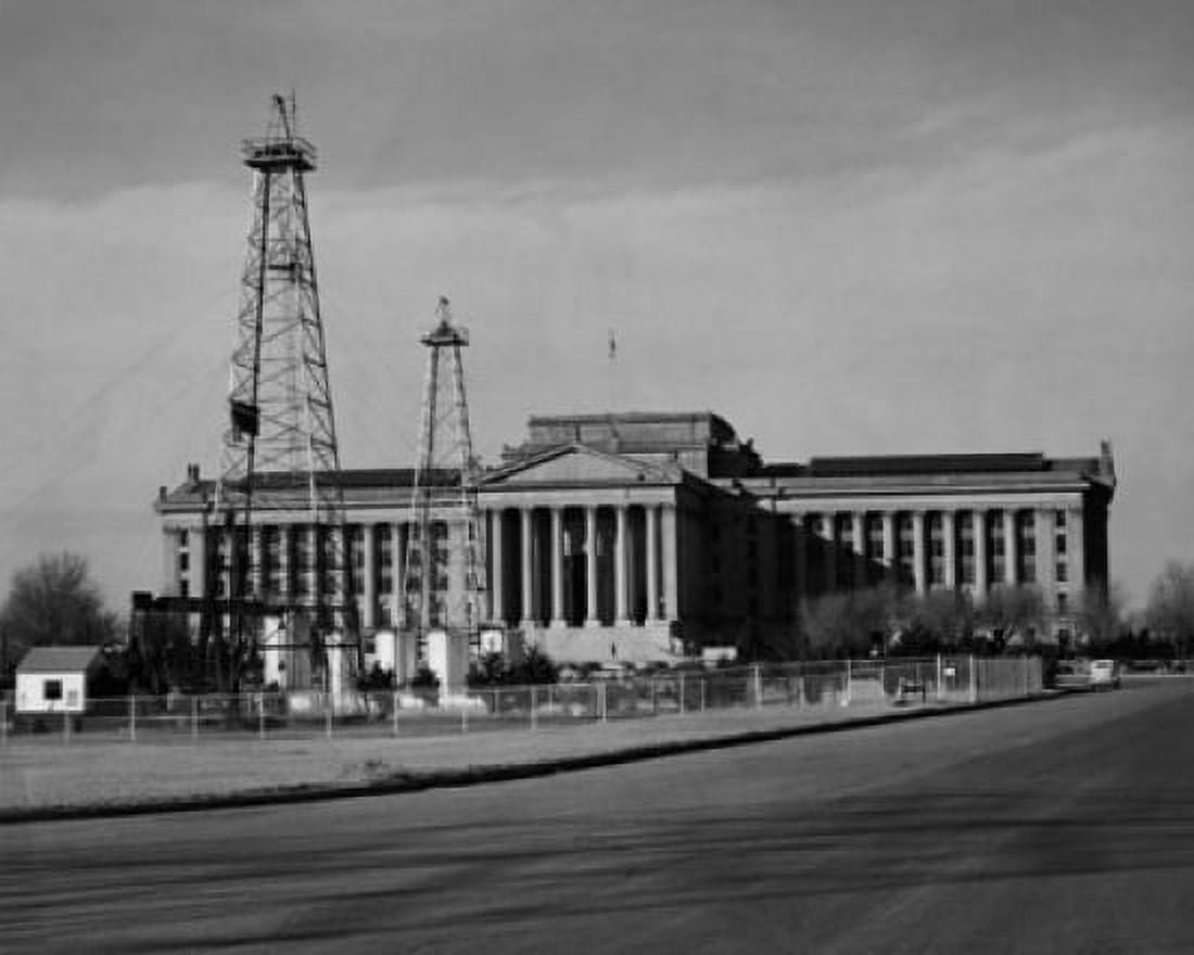 Posterazzi Facade of a government building State Capitol Building Oklahoma City Oklahoma USA Canvas Art - (24 x 36)
