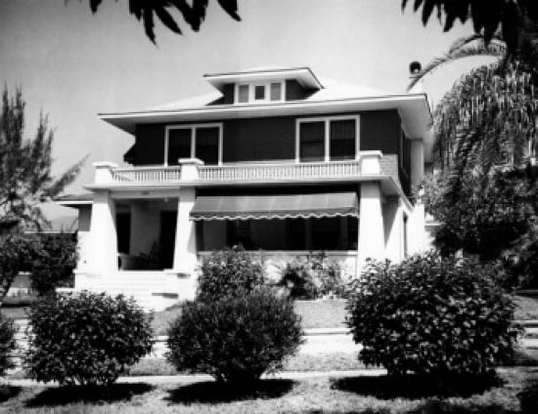 Posterazzi Facade of a house Canvas Art - (24 x 36)