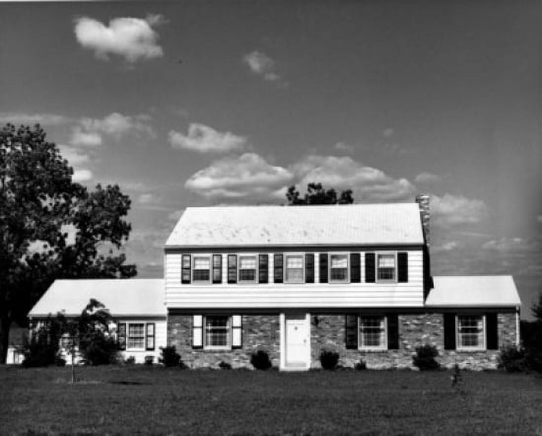 Posterazzi Facade of a house Canvas Art - (24 x 36)