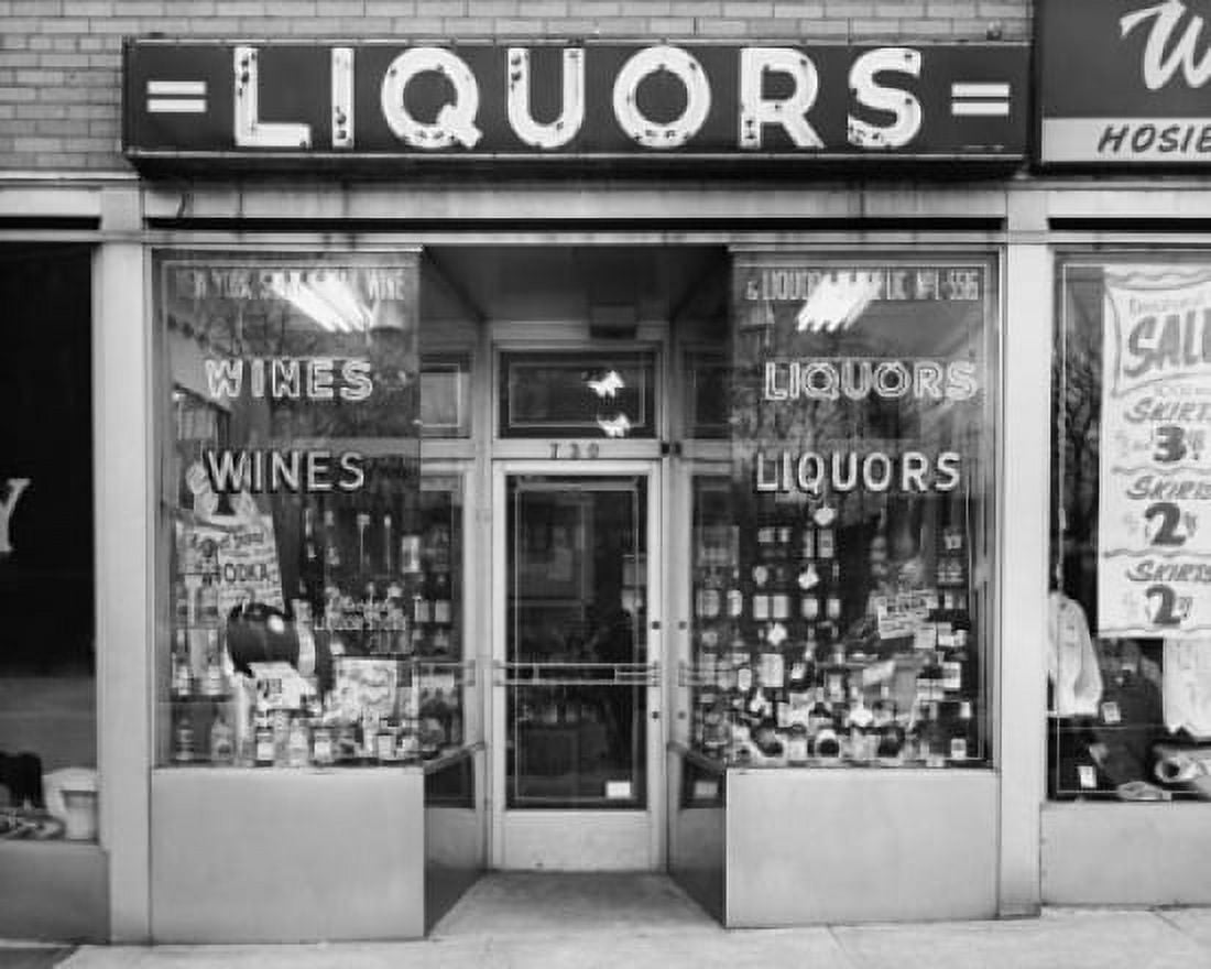 Posterazzi Facade of a liquor store Canvas Art -  (24 x 36)