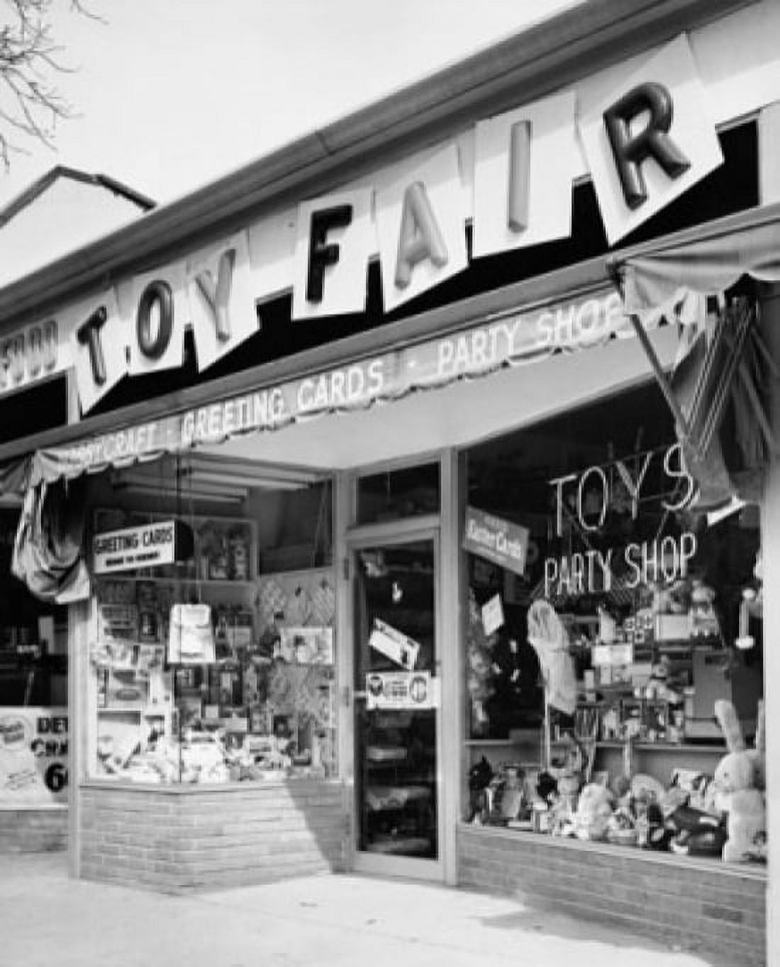 Posterazzi Facade of a toy store Canvas Art - (24 x 36)