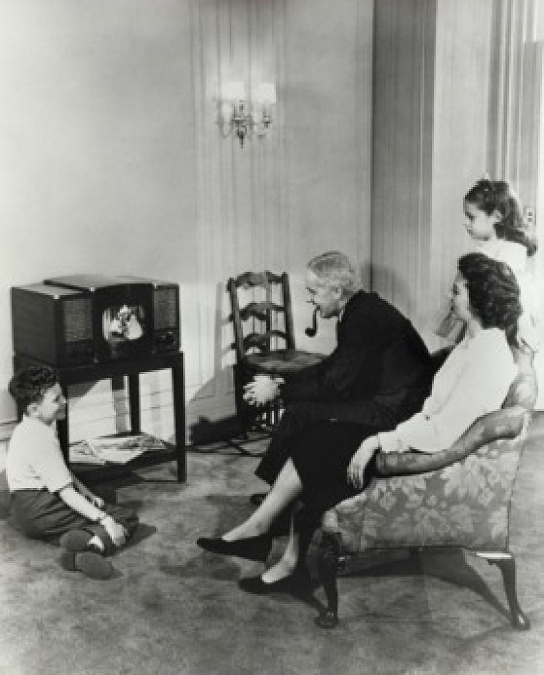Posterazzi Family watching television at home Canvas Art -  (24 x 36)