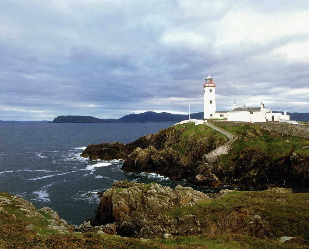 Posterazzi Fanad Head Lighthouse Co Donegal Ireland Canvas Art - The Irish Image Collection Design Pics (32 x 24)