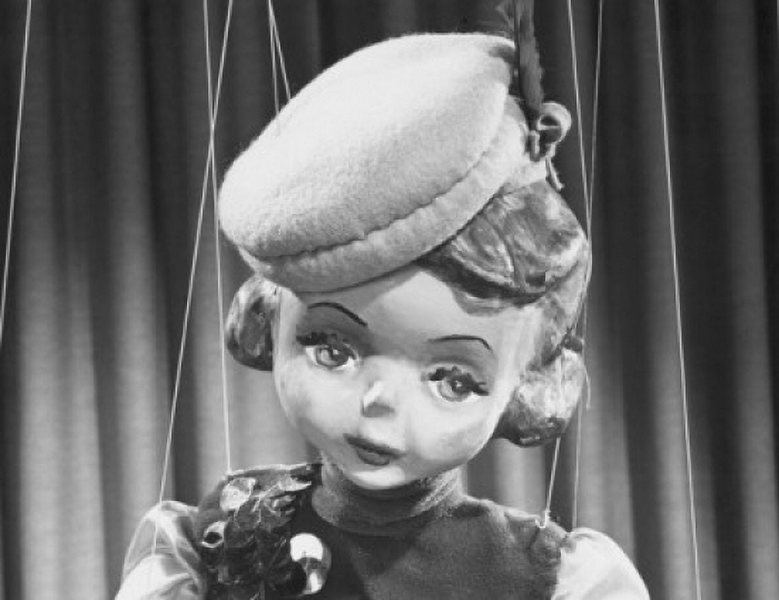 Posterazzi Female marionette Canvas Art -  (24 x 36)