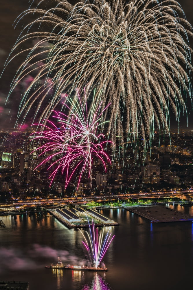 Posterazzi Fourth of July Macys fireworks over the East River New York City New York United States of America Canvas Art - F M Kearney Design Pics (24 x 38)