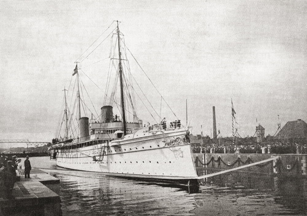Posterazzi The German Kaisers Yacht The Hohenzollern Ii In The Kiel Canal Germany In 1914 From The Year 1914 Illustrated Canvas Art - Ken Welsh Design Pics (36 x 26)