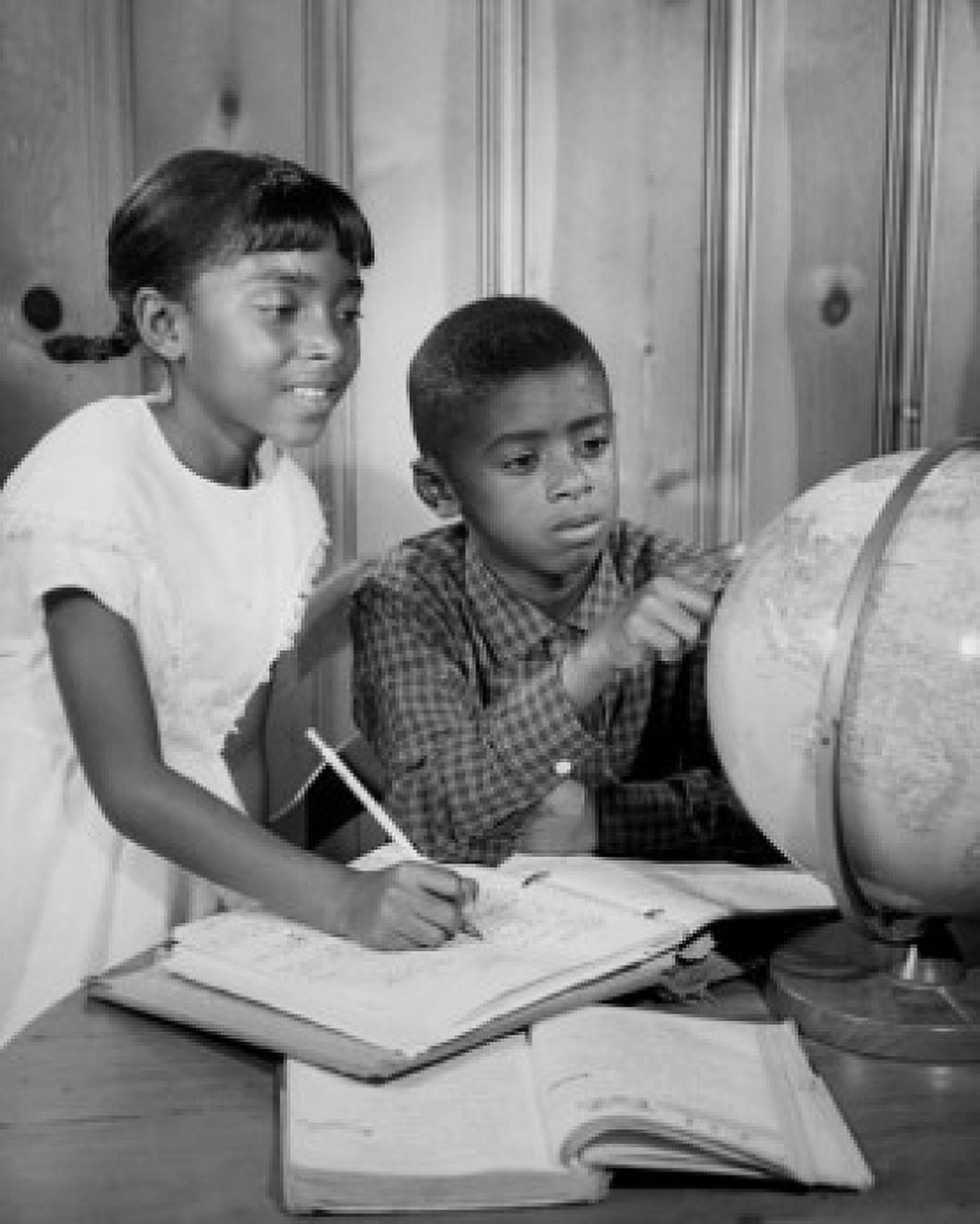 Posterazzi Girl and her brother looking at a globe Canvas Art - (24 x 36)