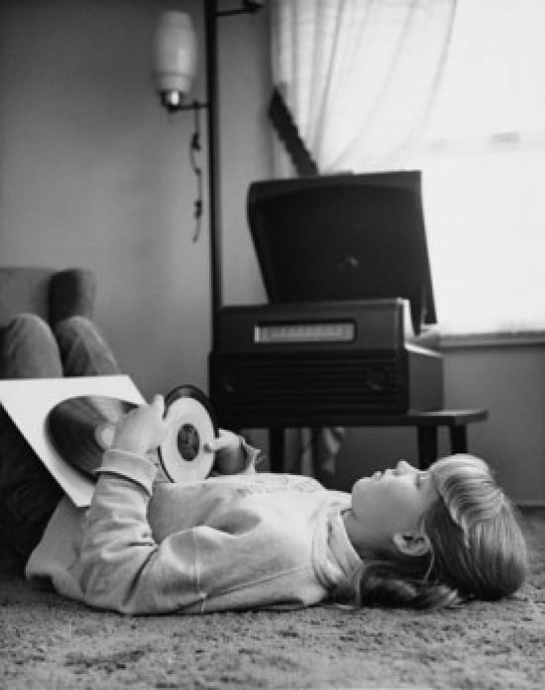 Posterazzi Girl lying on a carpet and holding records 1965 Canvas Art -  (24 x 36)