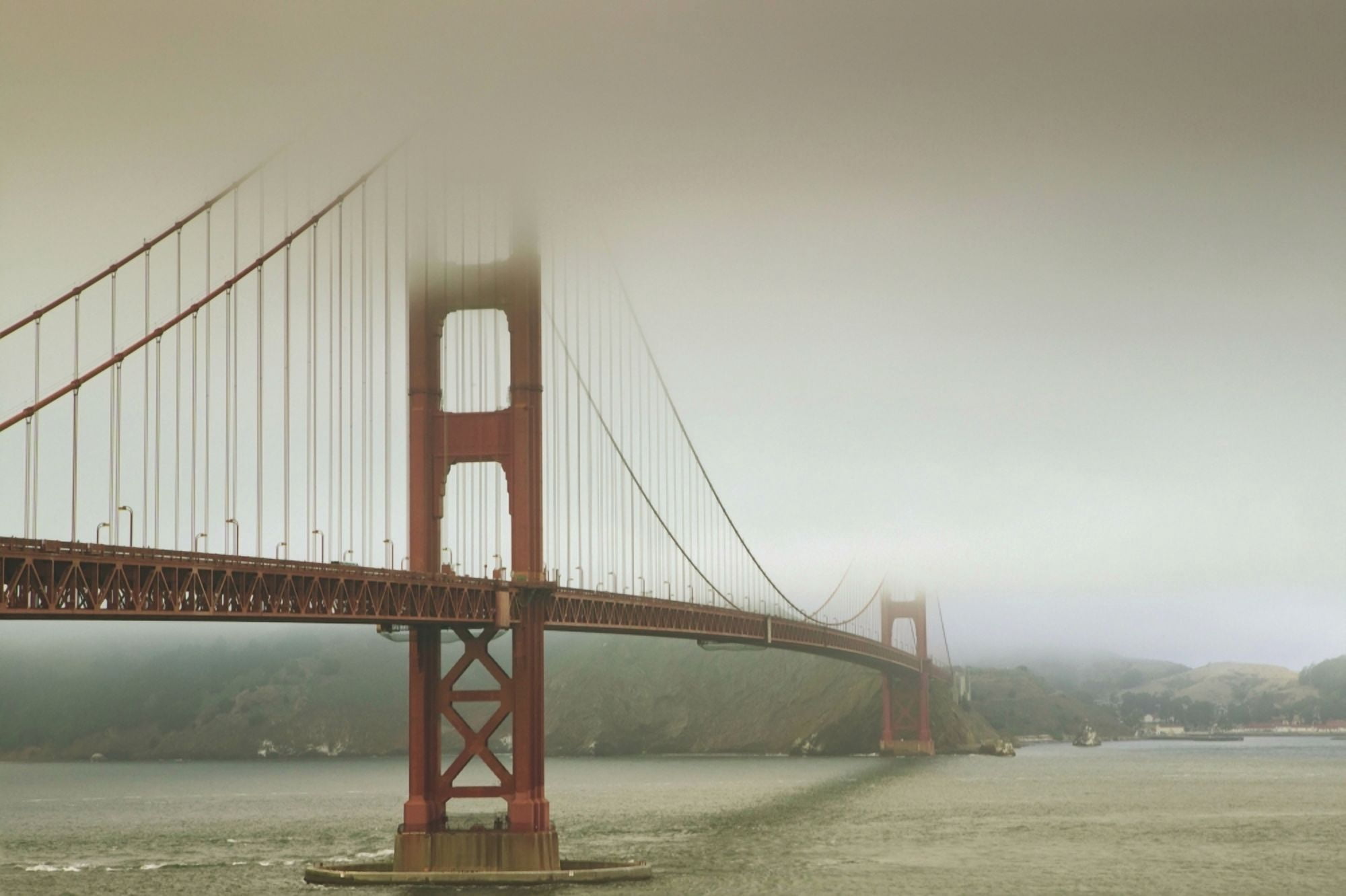 Posterazzi Golden Gate Bridge In The Mist San Francisco California United States of America Canvas Art - APlights Design Pics (38 x 24)